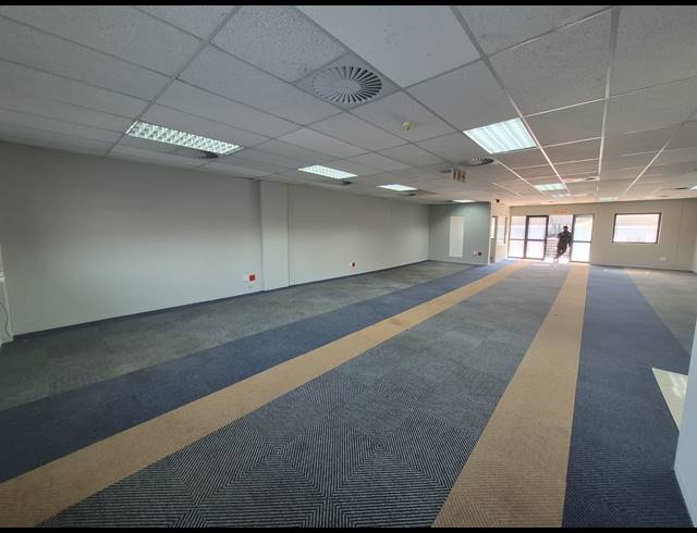 158M² OFFICE TO LET IN WOODMEAD